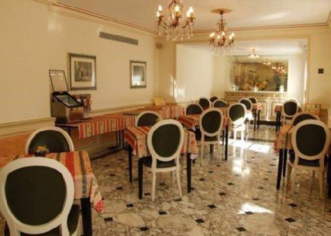 Carlton Hotel